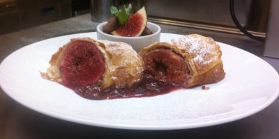 Feigenstrudel mit Walnüssen und Dattelsoße Bild Feigenstrudel mit Walnüssen und Dattelsoße