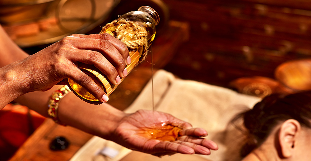 Pizhichil – Anwendung Panchakarma-Kuren
