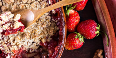 Veganes Rhabarber-Erdbeer-Crumble Bild Veganes Rhabarber-Erdbeer-Crumble